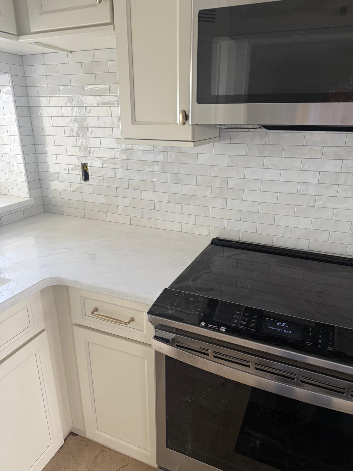 White handmade-look subway backsplash